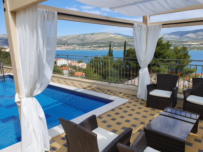 Sport & Beauty 2, Luxury Villa Star Lights Trogir - heated pool, hot tub, gym, billiard, Trogir