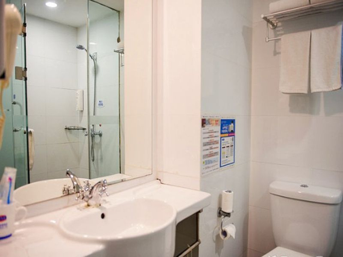 Bathroom, HanTing Hotel (Chengdu Huayang), Chengdu