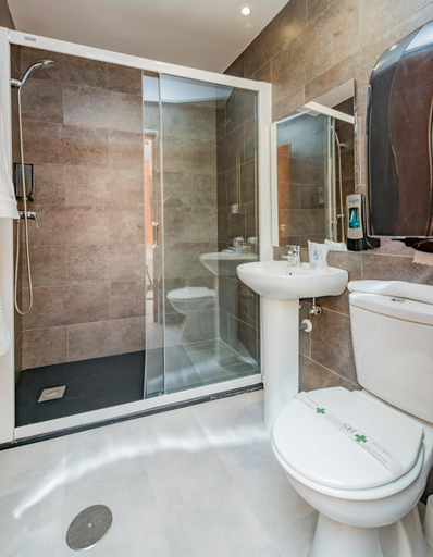 Bathroom 4, Hotel Plaza San Sebastian, Málaga