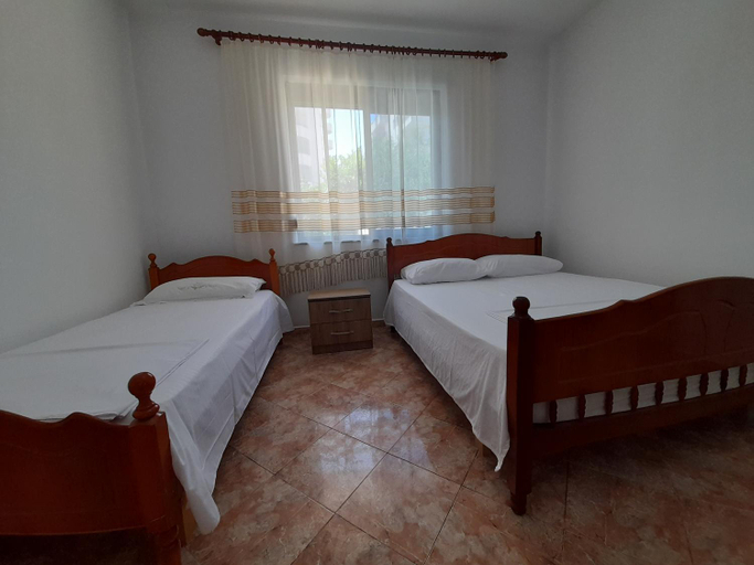 Others 5, Villa Kurti, Durrësit