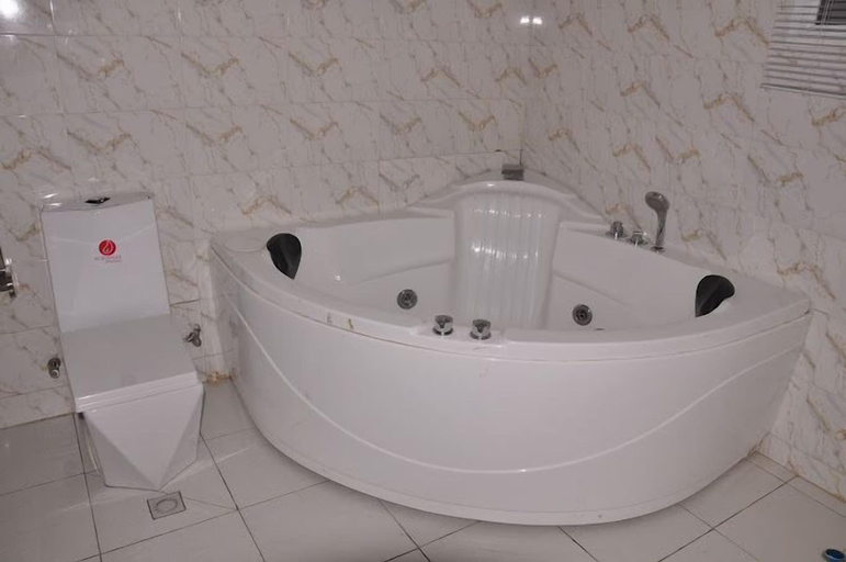 Bathroom, Aaliyah Royale Hotel, AbujaMun