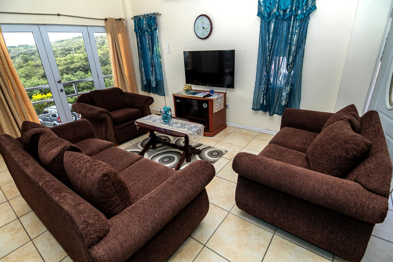 Shared lounge/TV area
