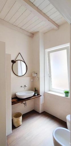 Bathroom 2, Calamurn Ortigia, Syracuse