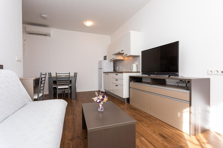 Others 5, Apartments Crnekovic Tomislava 8A, Baška