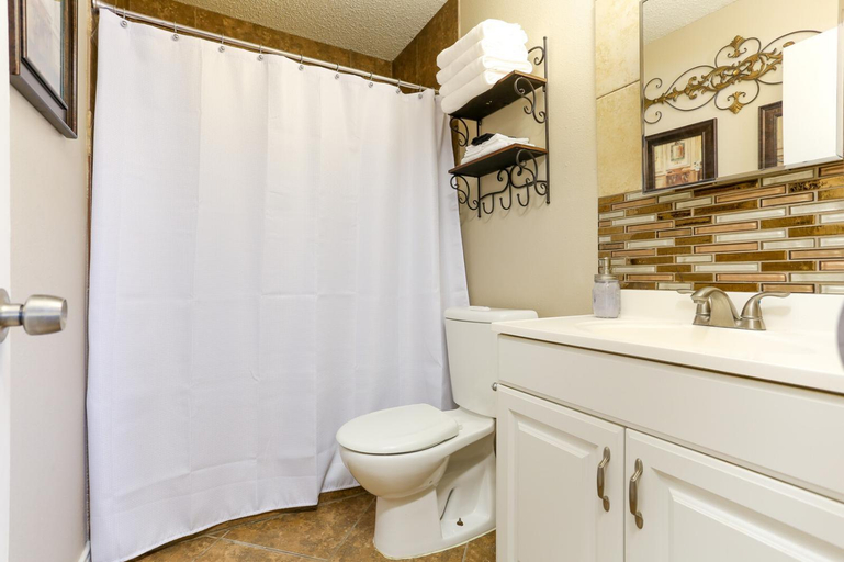 Others 4, Home near Sea World & Lackland, Bexar