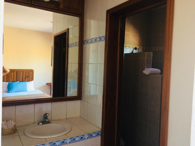 Bathroom, Hotel Angra, Comondú