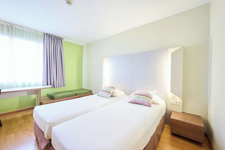 Bedroom 4, Travelodge BCN Cornellá Fira, Barcelona
