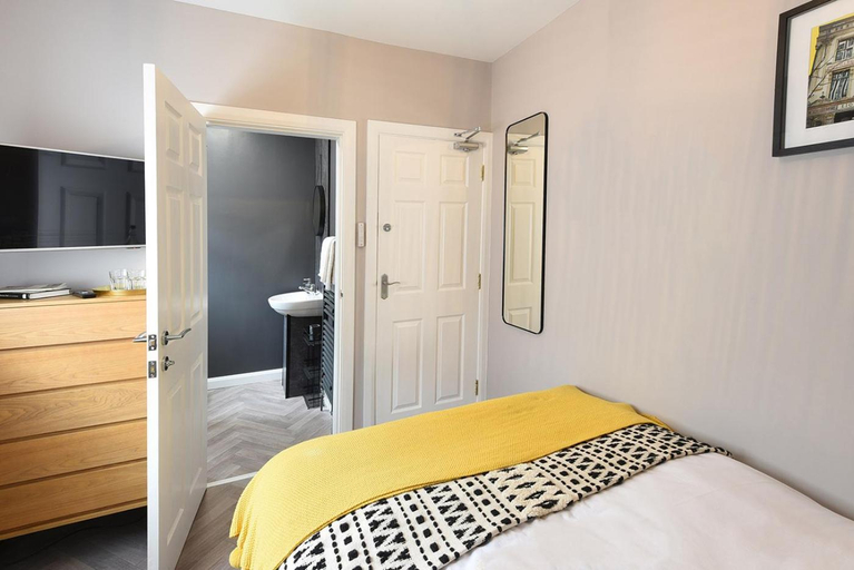 Bedroom 1, Anam Cara House - Guest Accommodation close to Queen's University, Belfast