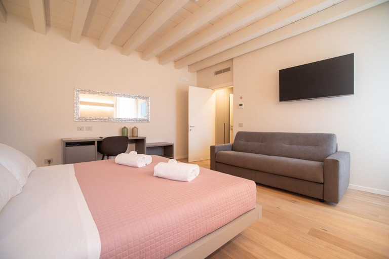 Bedroom 2, Maison Calcirelli rooms, Verona