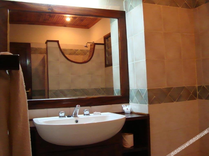 Bathroom 4, Jinja Nile Resort, Jinja