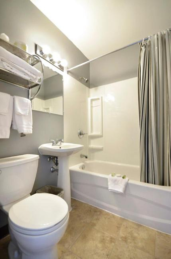 Bathroom 1, St. Norbert Hotel, Division No. 11