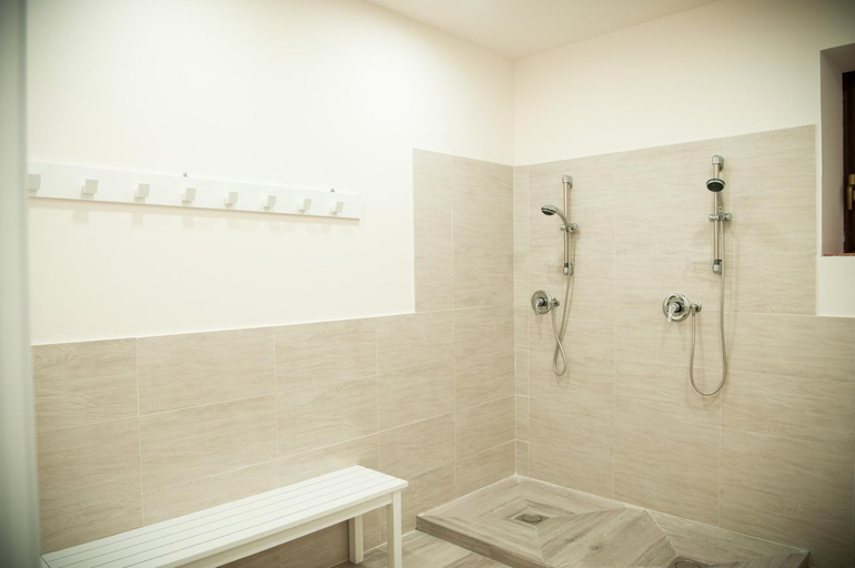 Bathroom 2, Feudo Galefona, Palermo