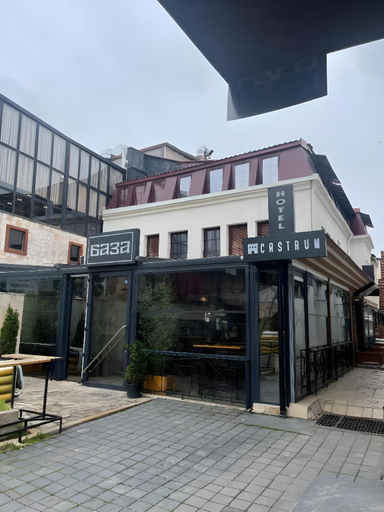 Others 2, Hotel Castrum