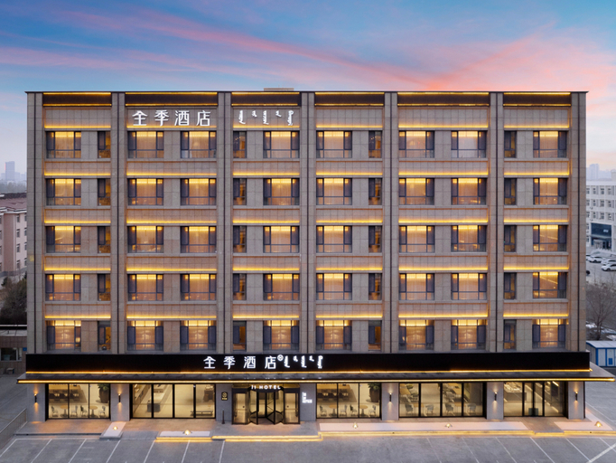 Exterior & Views