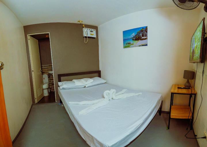 Bedroom 1, ADVENTOURIST INN, Coron