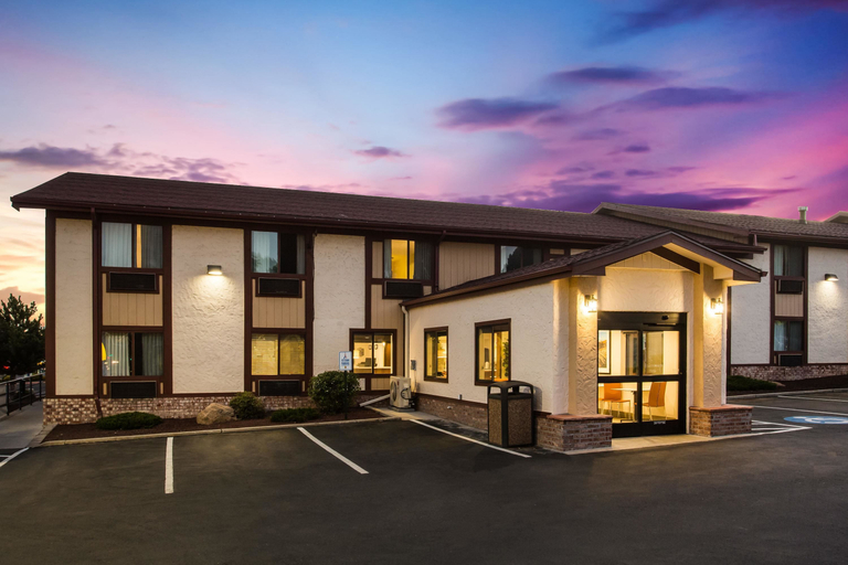 Exterior & Views