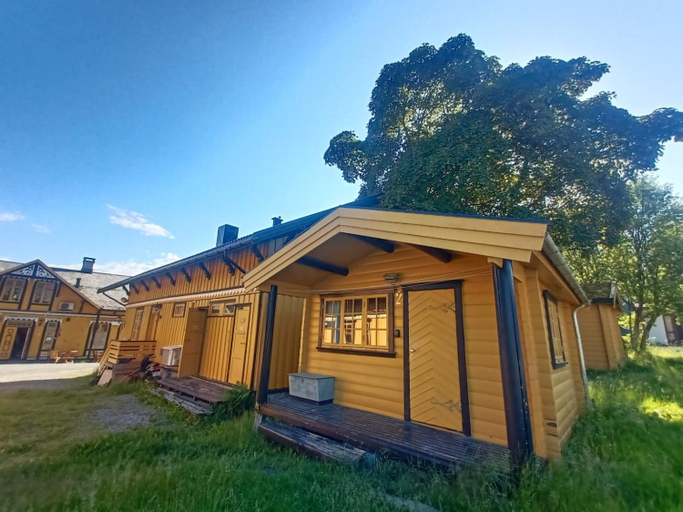 Exterior & Views
