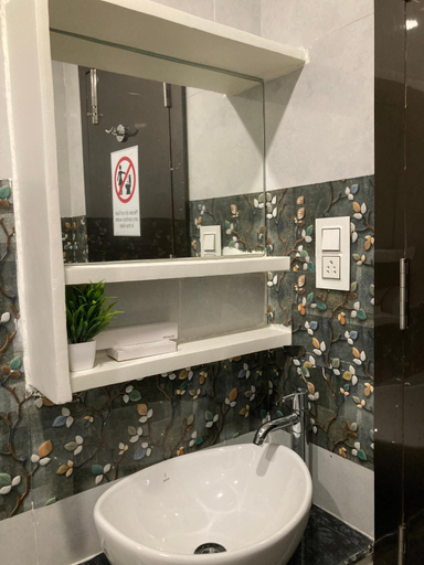 Bathroom 4, MURALI KRISHNA APART HOTEL, East Godavari
