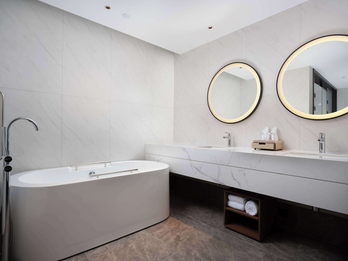 Bathroom 3, Hilton Garden Inn Bazhong Bazhou, Bazhong