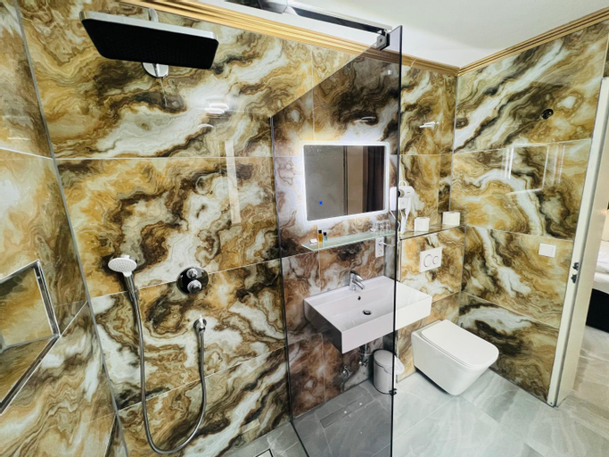 Bathroom 17