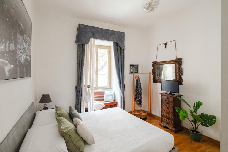 Others 3, B&B Ibiscus, Rome
