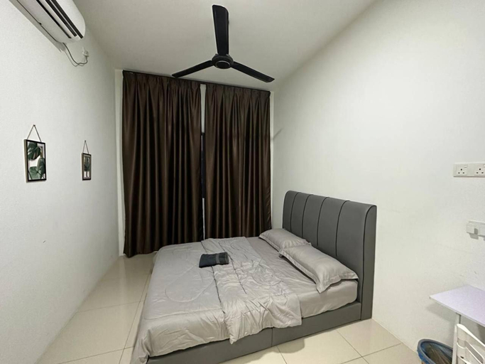 Bedroom 3, Inadh Suites @ Icon Residence With Pool, Kuala Terengganu