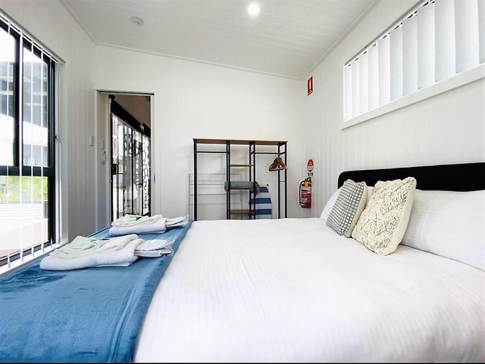 Bedroom 2, Celestine - 1 Bed Cabin with Outdoor Bath - Kundalini Lodge, Mid-Western Regional - Pt A