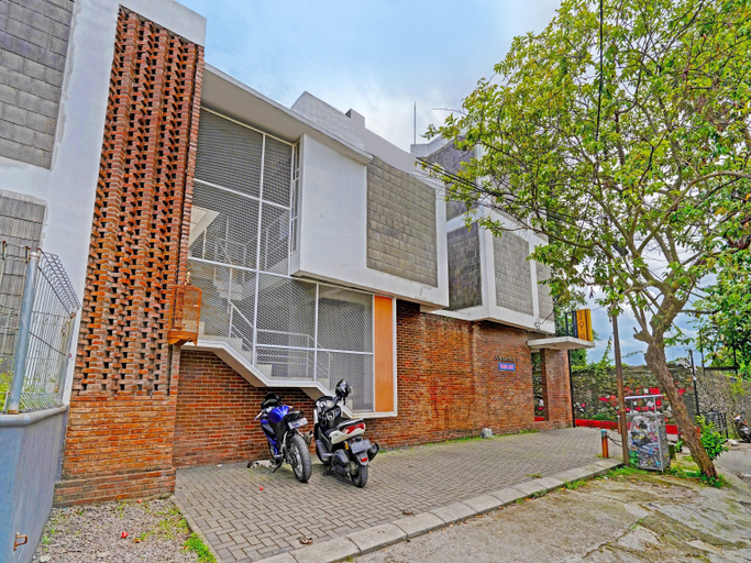 Exterior & Views 1, Hotel O Alamanda 7 Syariah, Bandung