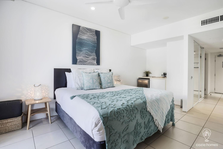 Bedroom 2, 602 Harbour Lights with Ocean Views, Cairns