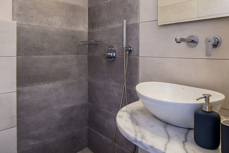 Bathroom 5, Orpheas Rooms, South Aegean