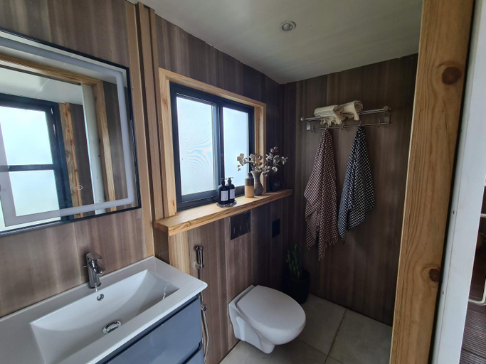 Bathroom 3, Elephant lodge, Babati