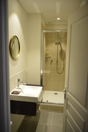 Bathroom 10
