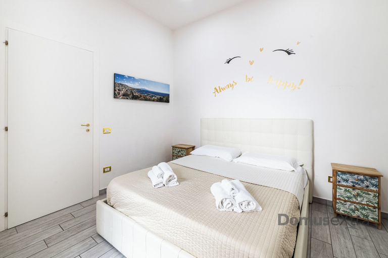 Bedroom 2, Flower Power By DomusExtra, Napoli