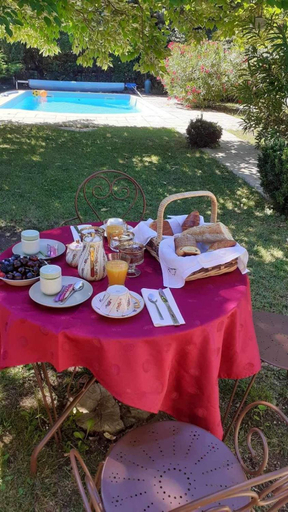 Food & Drinks, Jas de Berrias location de charme avec piscine, Ardèche