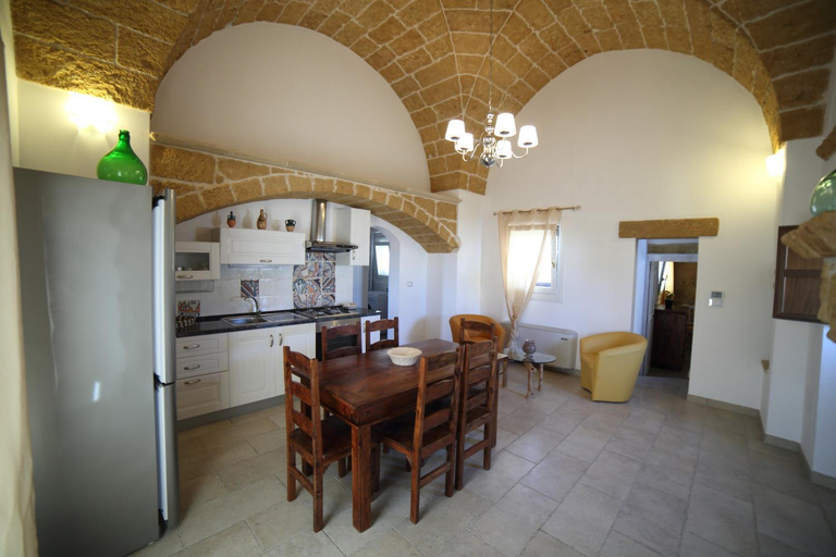 Others 5, La Corte Delle Sterne, Lecce