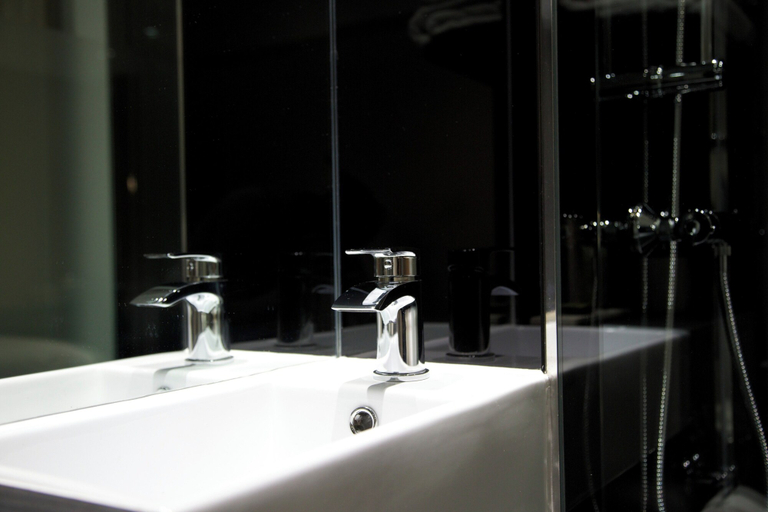 Bathroom 3, The Z Hotel Glasgow, Glasgow