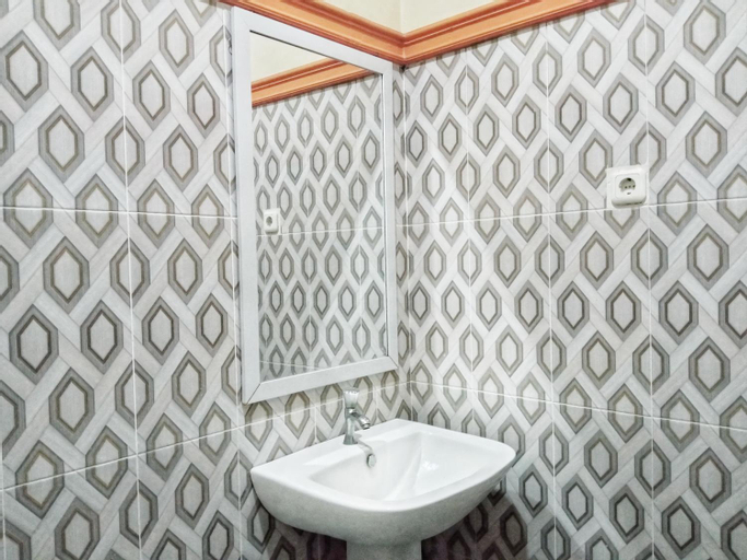 Bathroom 14
