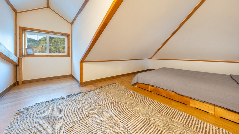 Bedroom 4, Hongcheon Fiction House Pension, Hongcheon