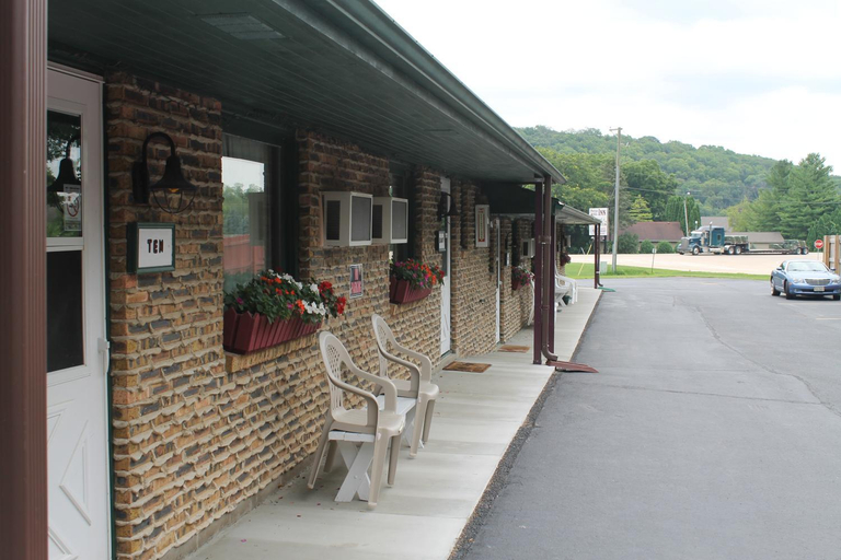 Exterior & Views