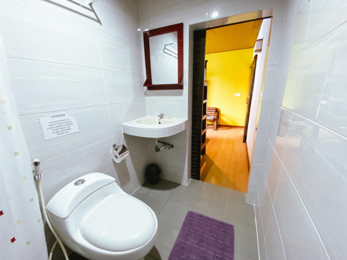 Bathroom 10