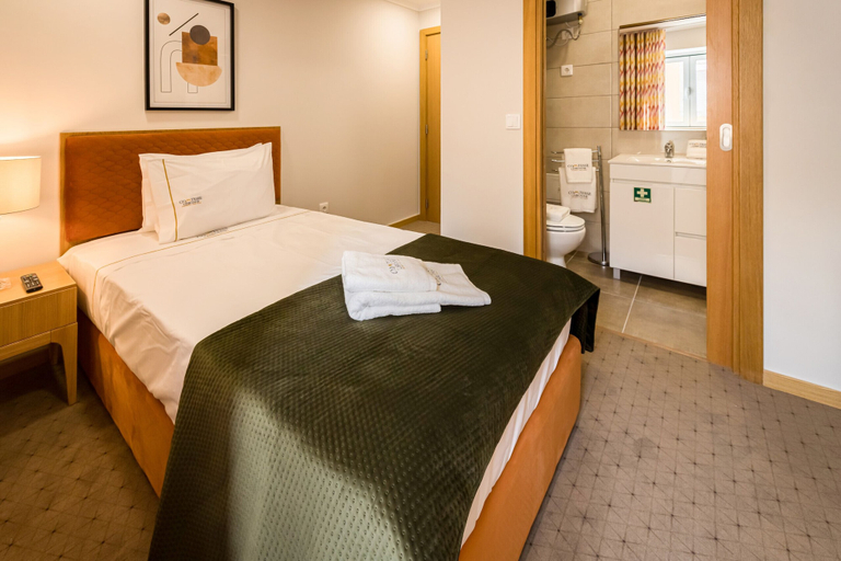 Bedroom 2, Comtesse Guest House 213 by Homing, Lisbon