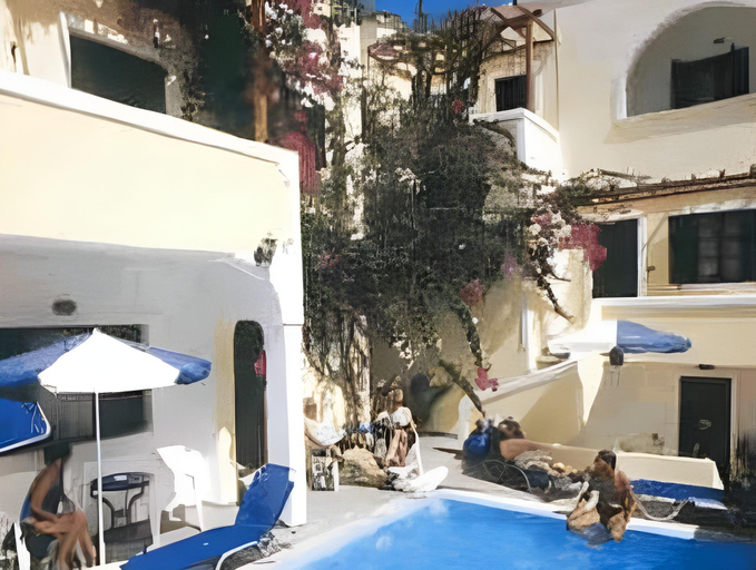 Sport & Beauty 5, Markakis Studios Fira Town, South Aegean