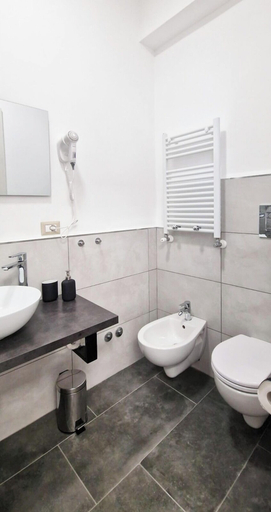 Bathroom 5, Rossini 37, Napoli