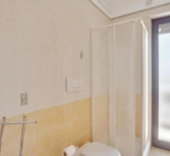 Others 5, L’orchidea rooms, cucina e bagno in comune, Bari