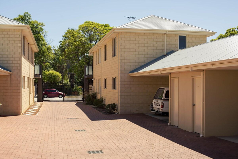 Unit close to airport, hospital, shops & transport, Swan