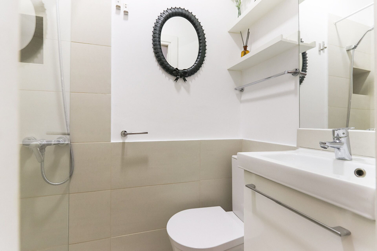 Bathroom 4, Santos Tiny Studio II by Homing, Lisbon