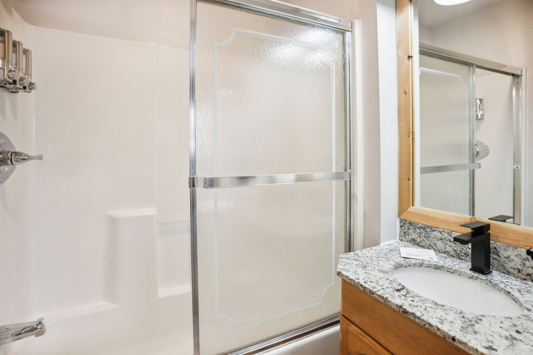 Bathroom 4, Highliner Hotel, Anchorage