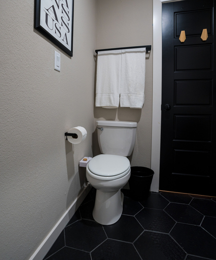 Bathroom 4, The Bike Inn, Benton