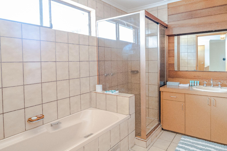 Bedroom 5, Coast Motel - Family Apartment , Bega Valley