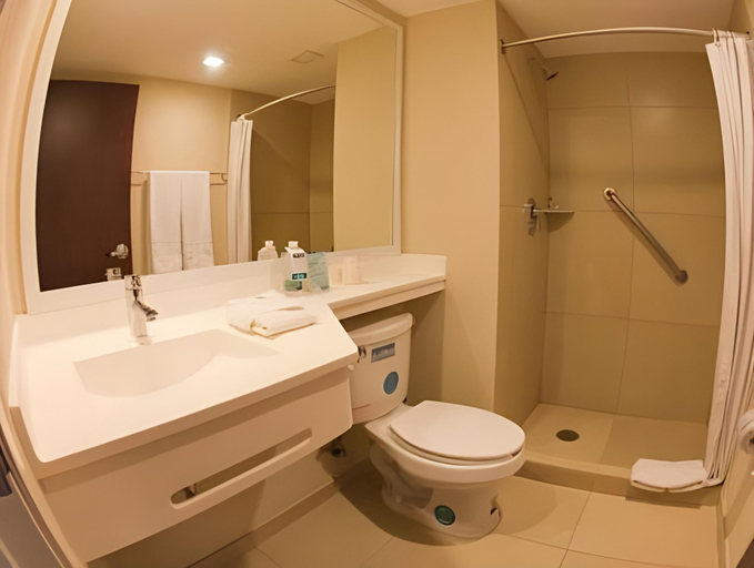 Bathroom 4, City Express Plus by Marriott Ciudad de México Insurgentes Sur, Mexico City